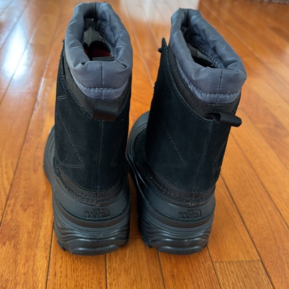 Boy’s North Face waterproof winter boots size 4 - Picture 4 of 11